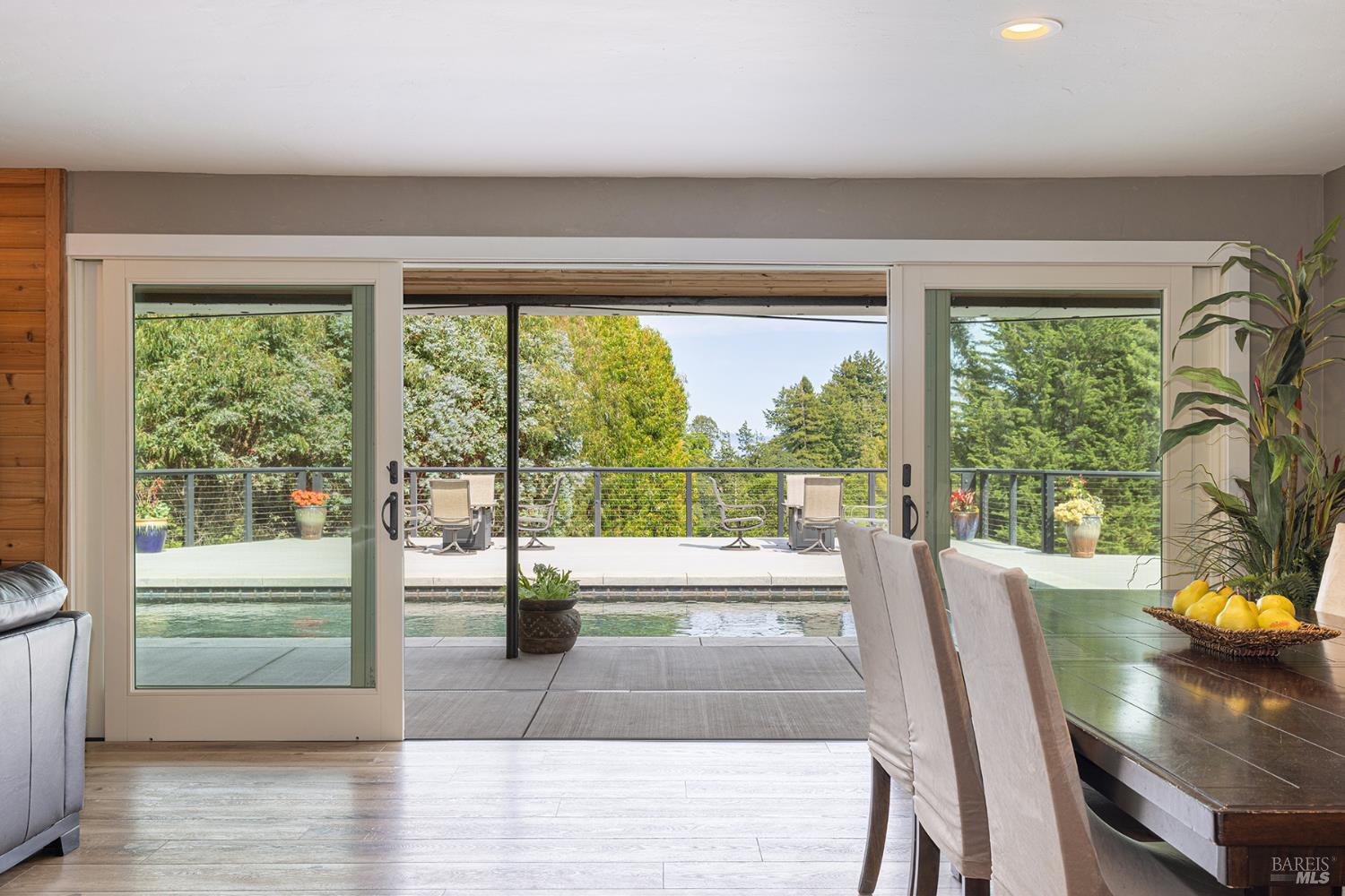 Detail Gallery Image 10 of 64 For 10505 Cherry Ridge Rd, Sebastopol,  CA 95472 - 3 Beds | 3/1 Baths