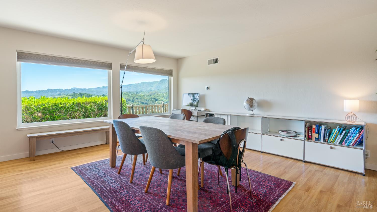 Detail Gallery Image 4 of 39 For 9 Endeavor Cv, Corte Madera,  CA 94925 - 3 Beds | 2/1 Baths