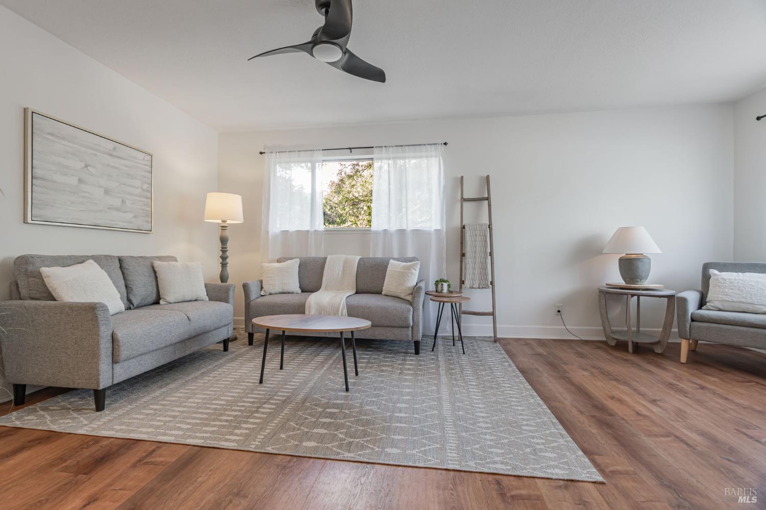 Detail Gallery Image 5 of 31 For 64 Los Padres Cir, Novato,  CA 94947 - 2 Beds | 1 Baths
