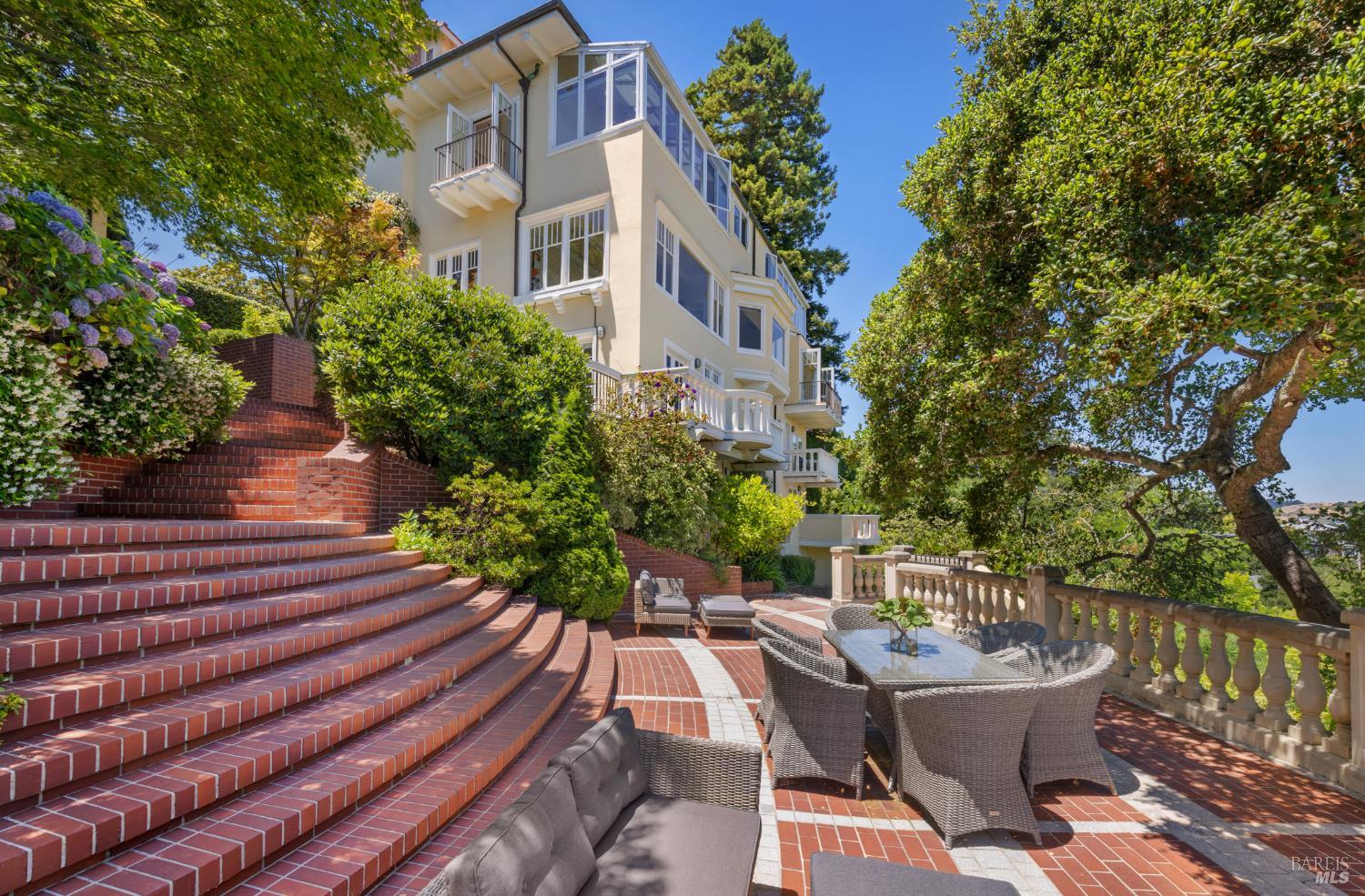 Detail Gallery Image 10 of 73 For 308 Golden Gate Ave, Belvedere,  CA 94920 - 8 Beds | 7/2 Baths