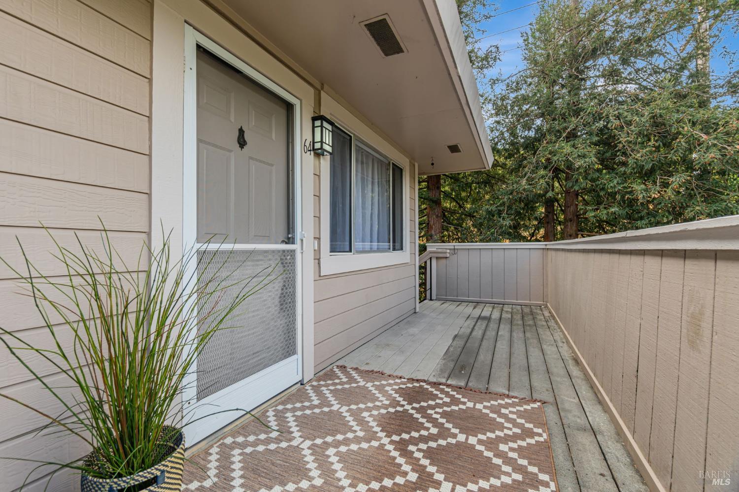 Detail Gallery Image 3 of 31 For 64 Los Padres Cir, Novato,  CA 94947 - 2 Beds | 1 Baths