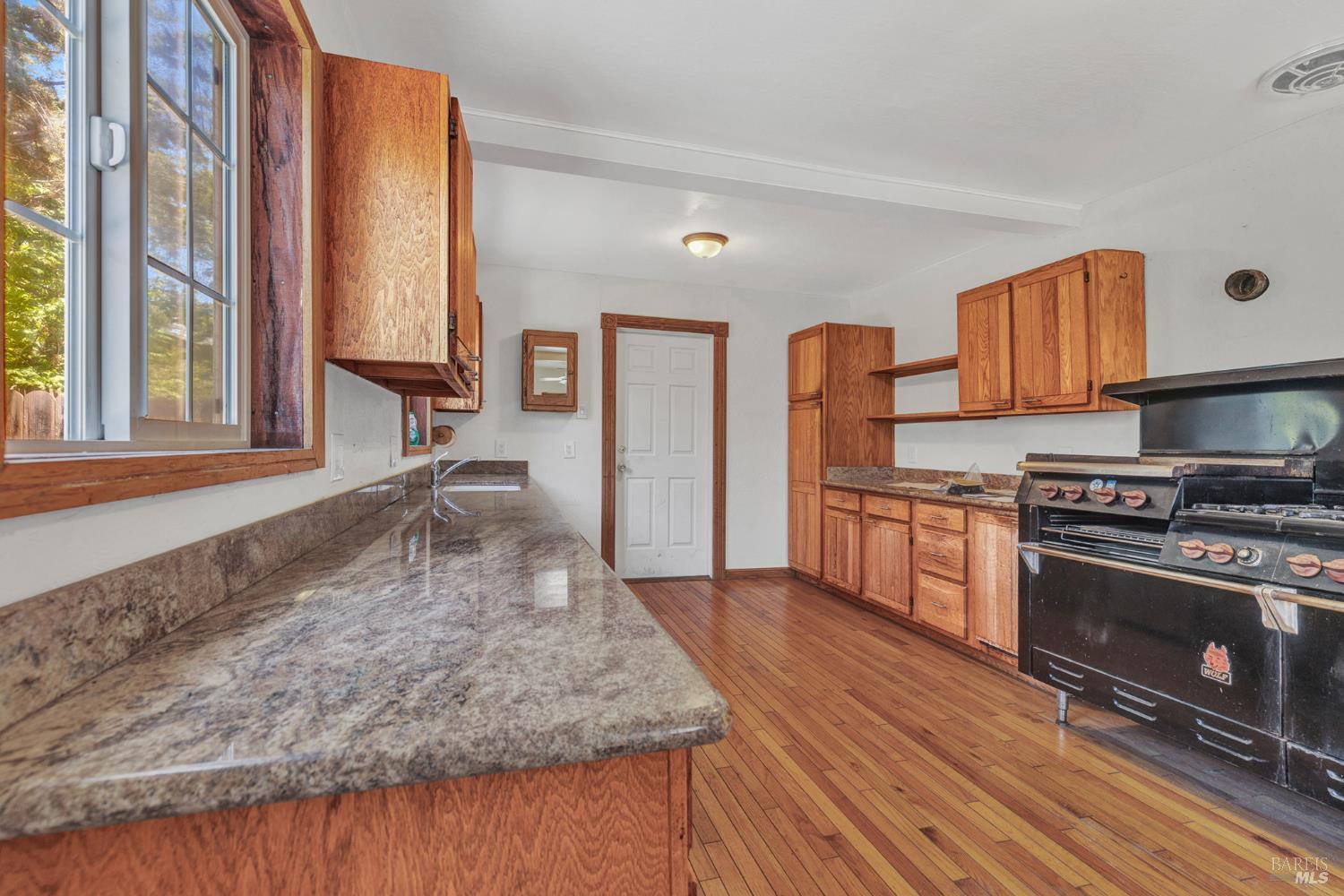 Detail Gallery Image 8 of 45 For 845 W K St, Benicia,  CA 94510 - 3 Beds | 2 Baths