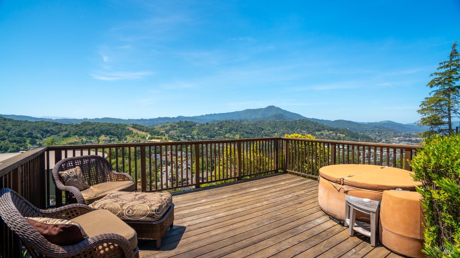 Detail Gallery Image 23 of 39 For 9 Endeavor Cv, Corte Madera,  CA 94925 - 3 Beds | 2/1 Baths
