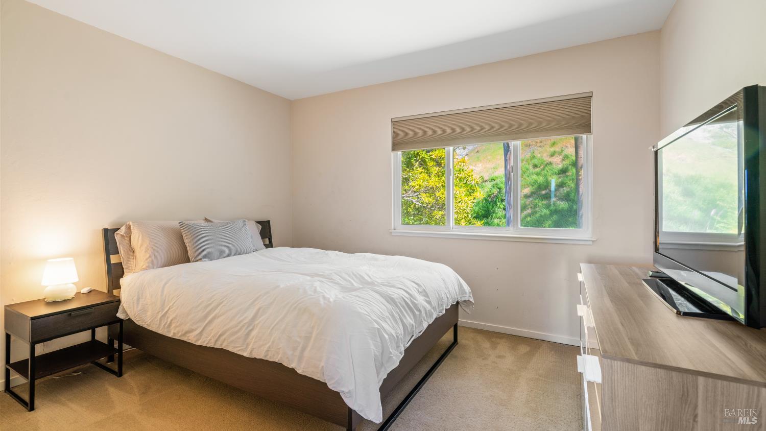 Detail Gallery Image 12 of 39 For 9 Endeavor Cv, Corte Madera,  CA 94925 - 3 Beds | 2/1 Baths
