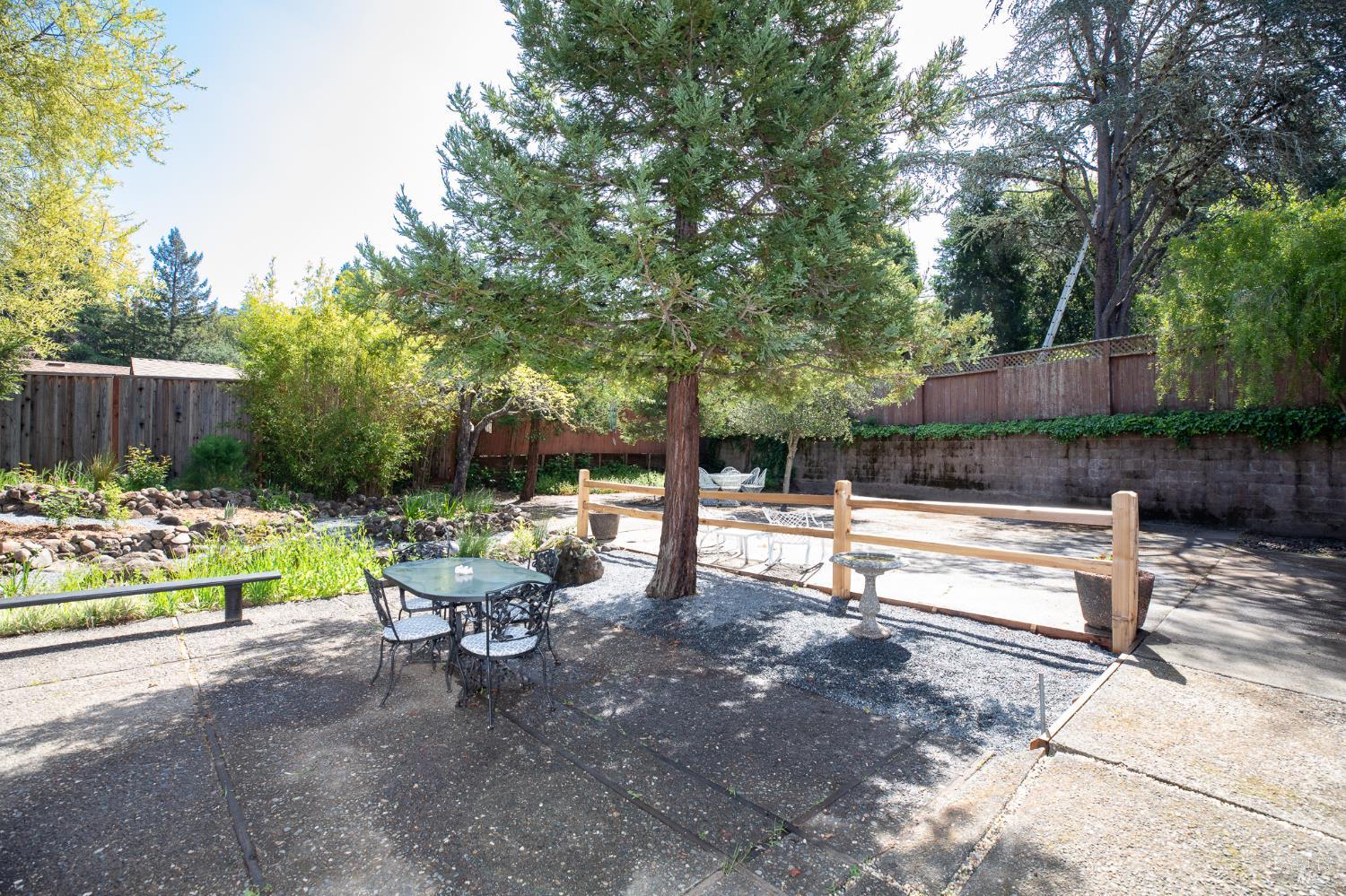Detail Gallery Image 30 of 56 For 2055 Stonewood Dr, Santa Rosa,  CA 95404 - 3 Beds | 2 Baths