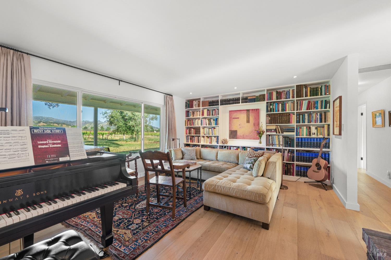 Detail Gallery Image 3 of 30 For 21800 River Rd, Geyserville,  CA 95441 - 3 Beds | 2 Baths