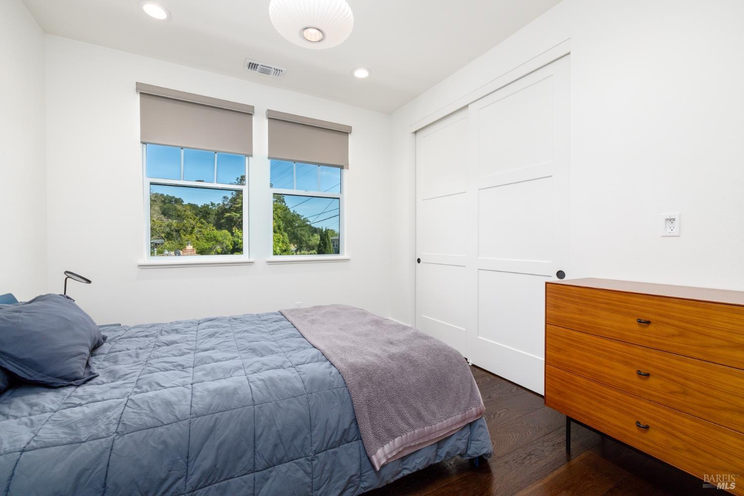 Detail Gallery Image 16 of 32 For 103 Chiquita Rd, Healdsburg,  CA 95448 - 3 Beds | 2/1 Baths