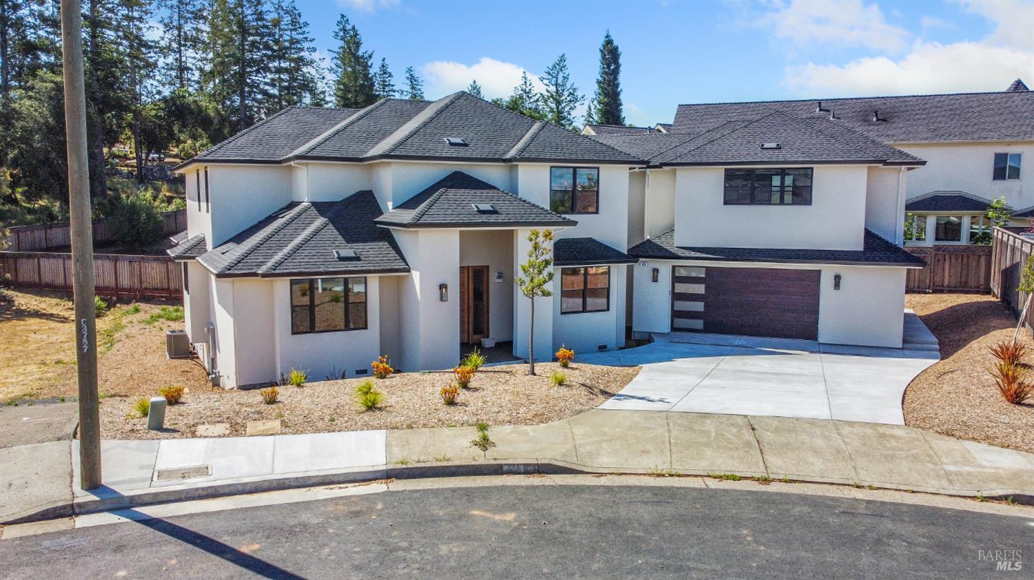 Detail Gallery Image 33 of 33 For 2012 Eagle Ct, Santa Rosa,  CA 95403 - 5 Beds | 4/1 Baths