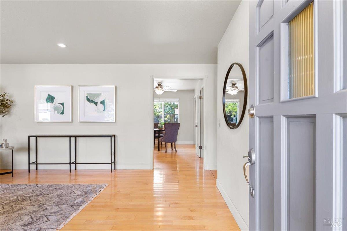 Detail Gallery Image 8 of 52 For 160 Moll Dr, Windsor,  CA 95492 - 3 Beds | 2 Baths