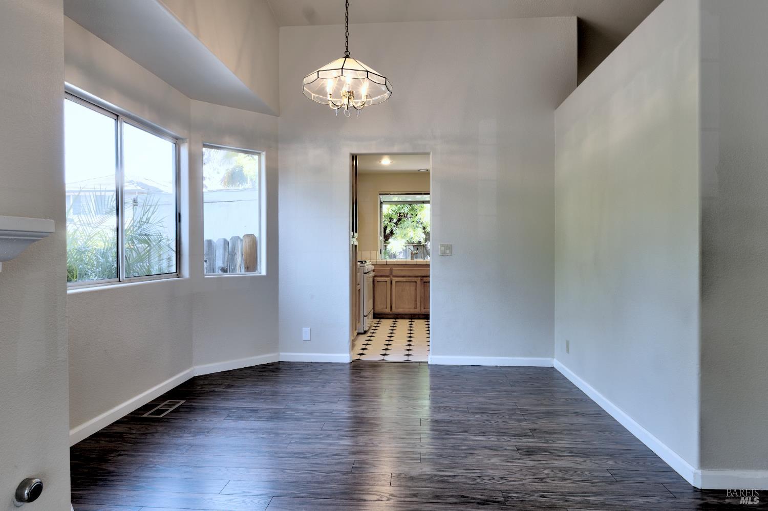 Detail Gallery Image 16 of 40 For 2269 Dancing Penny Way, Santa Rosa,  CA 95403 - 3 Beds | 2 Baths