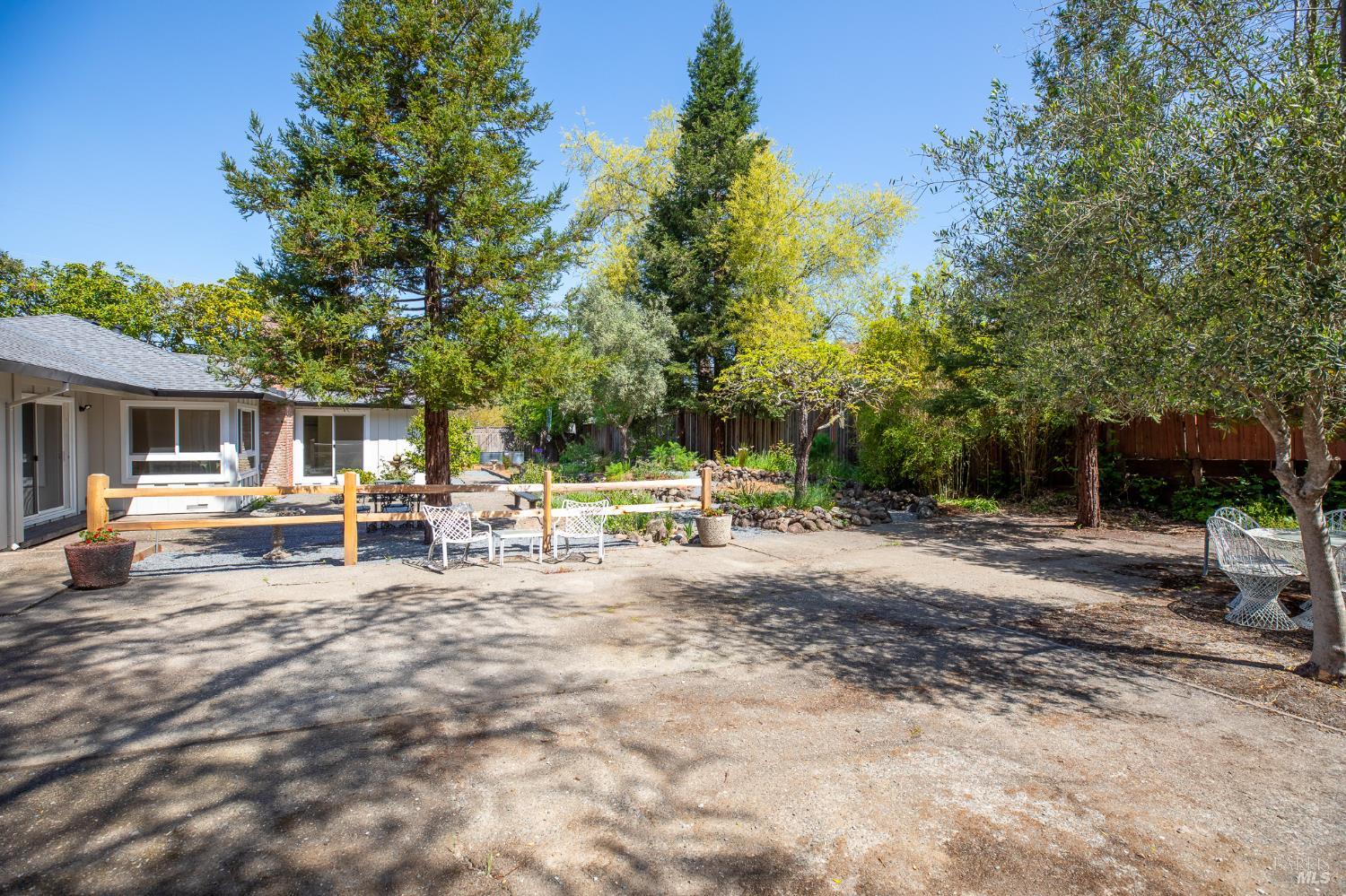 Detail Gallery Image 34 of 56 For 2055 Stonewood Dr, Santa Rosa,  CA 95404 - 3 Beds | 2 Baths