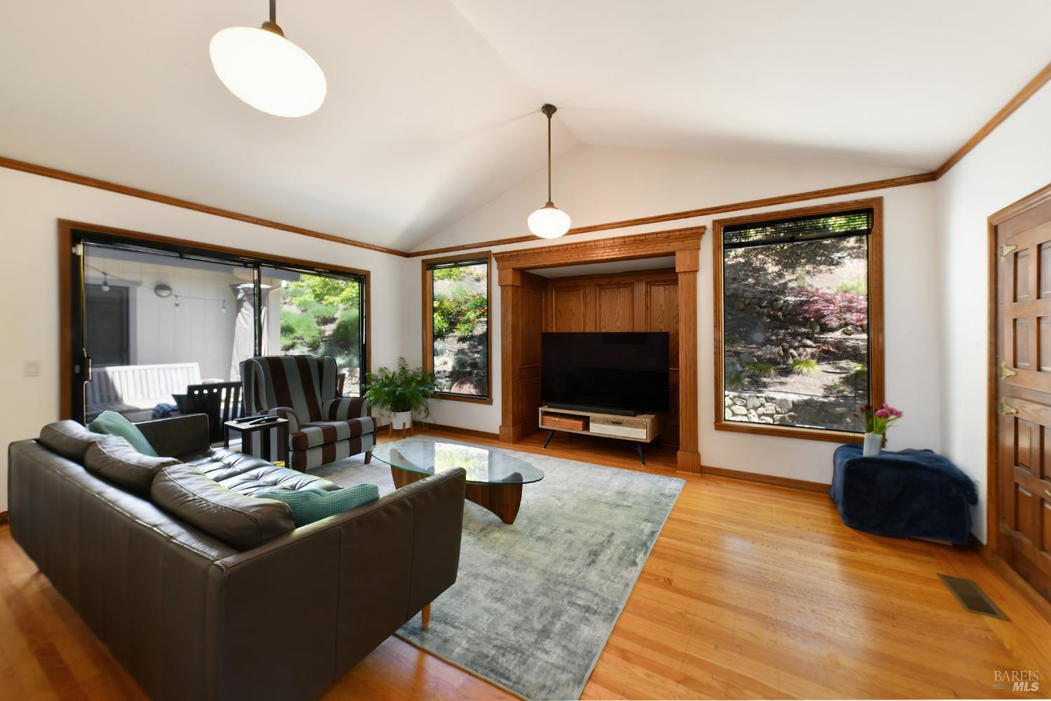 Detail Gallery Image 8 of 27 For 12 Greenfield Ct, Mill Valley,  CA 94941 - 4 Beds | 3/1 Baths
