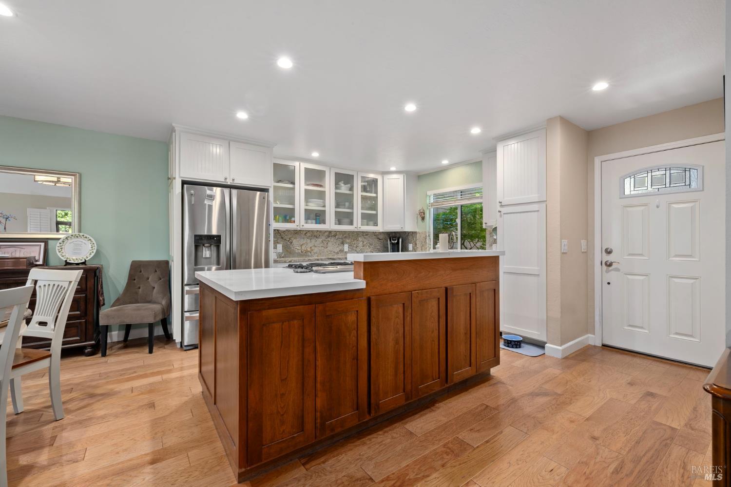 Detail Gallery Image 7 of 36 For 3376 Parker Hill Rd, Santa Rosa,  CA 95404 - 3 Beds | 3 Baths