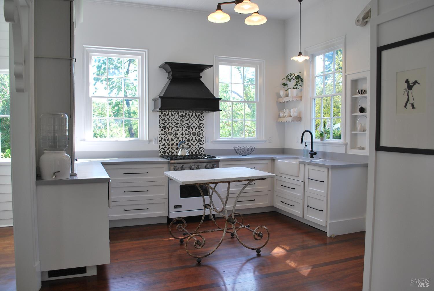 Detail Gallery Image 13 of 50 For 1801 Bodega Ave, Petaluma,  CA 94952 - 5 Beds | 2/1 Baths
