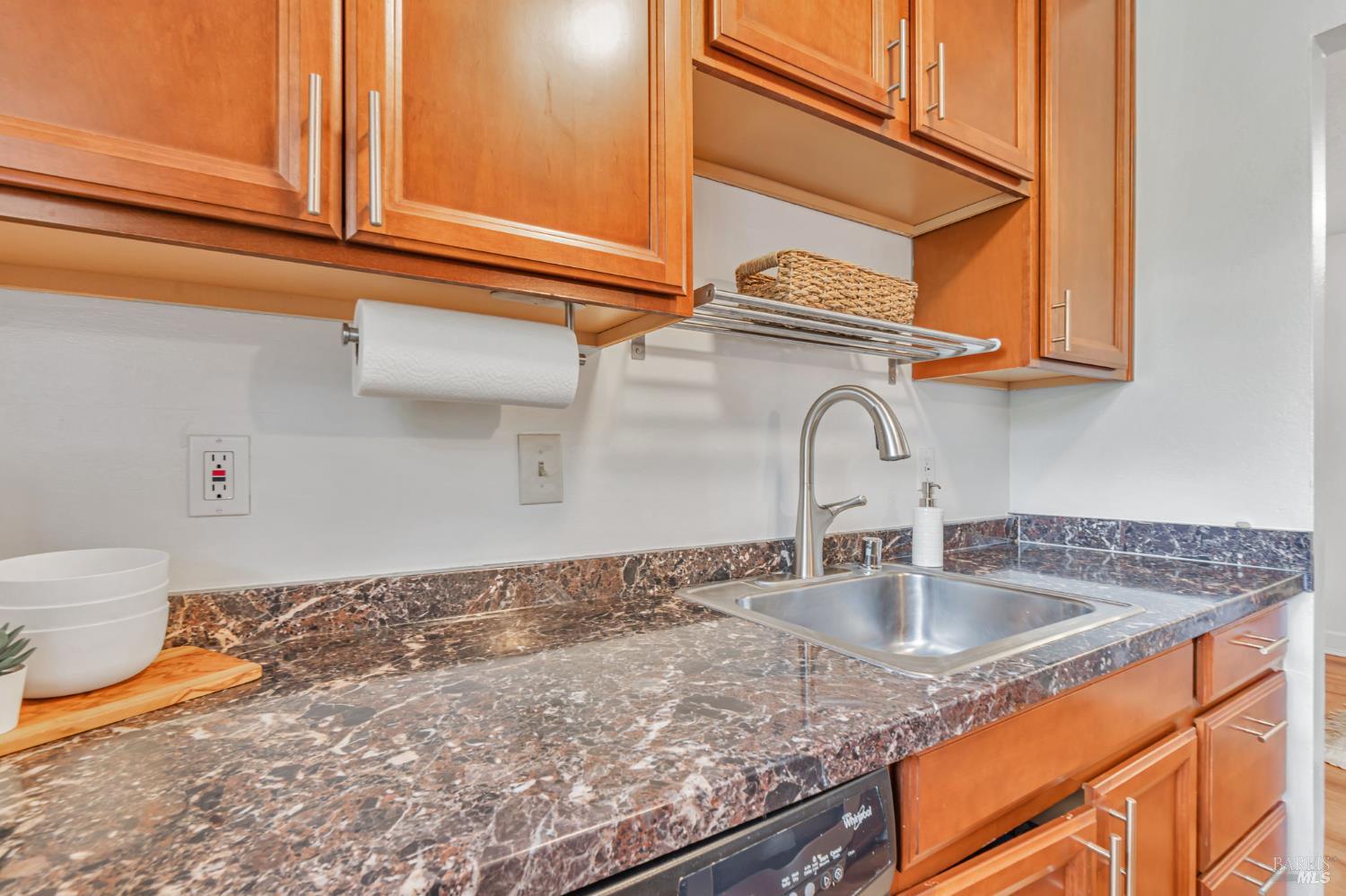 Detail Gallery Image 10 of 31 For 64 Los Padres Cir, Novato,  CA 94947 - 2 Beds | 1 Baths