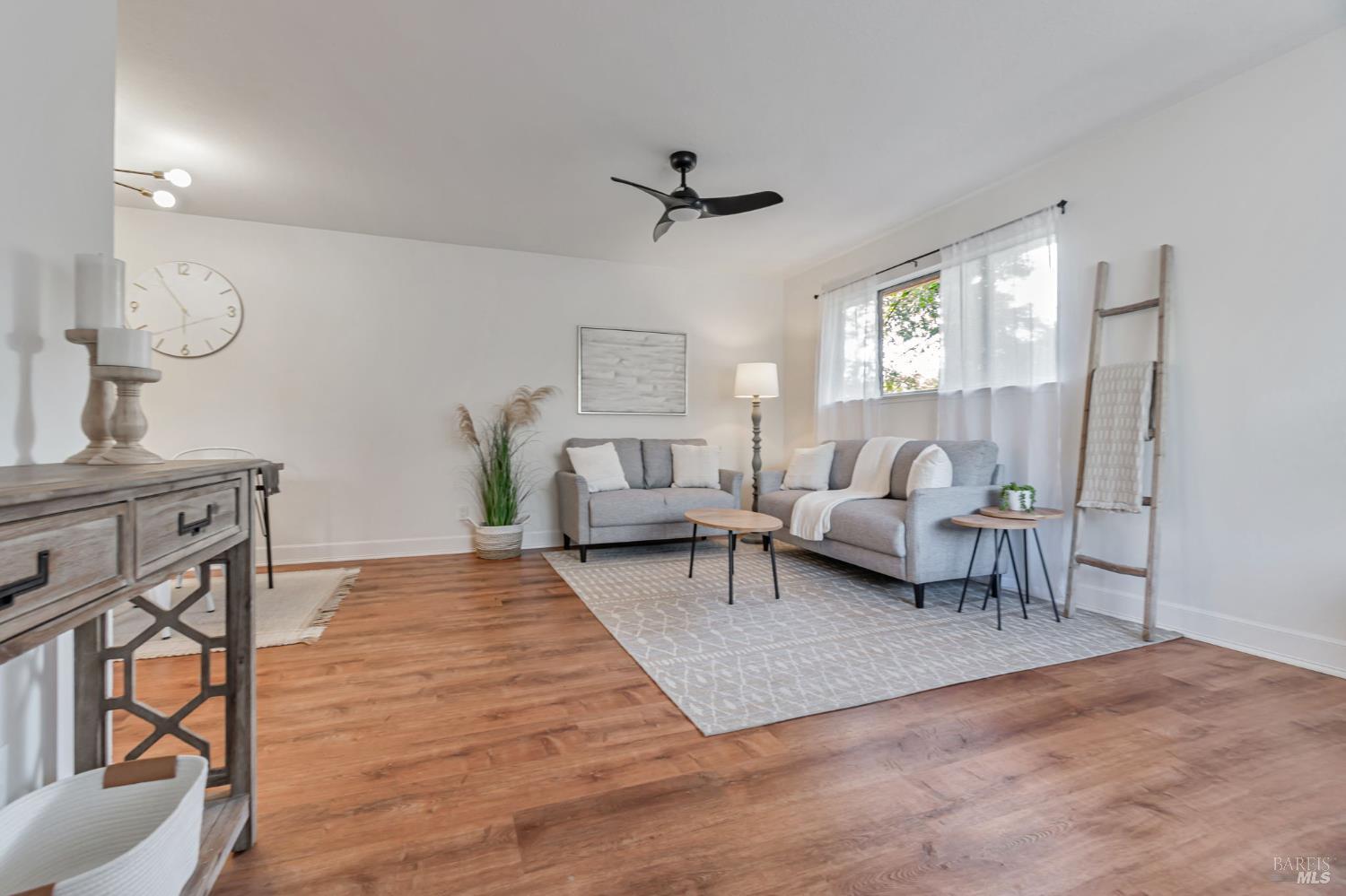 Detail Gallery Image 4 of 31 For 64 Los Padres Cir, Novato,  CA 94947 - 2 Beds | 1 Baths