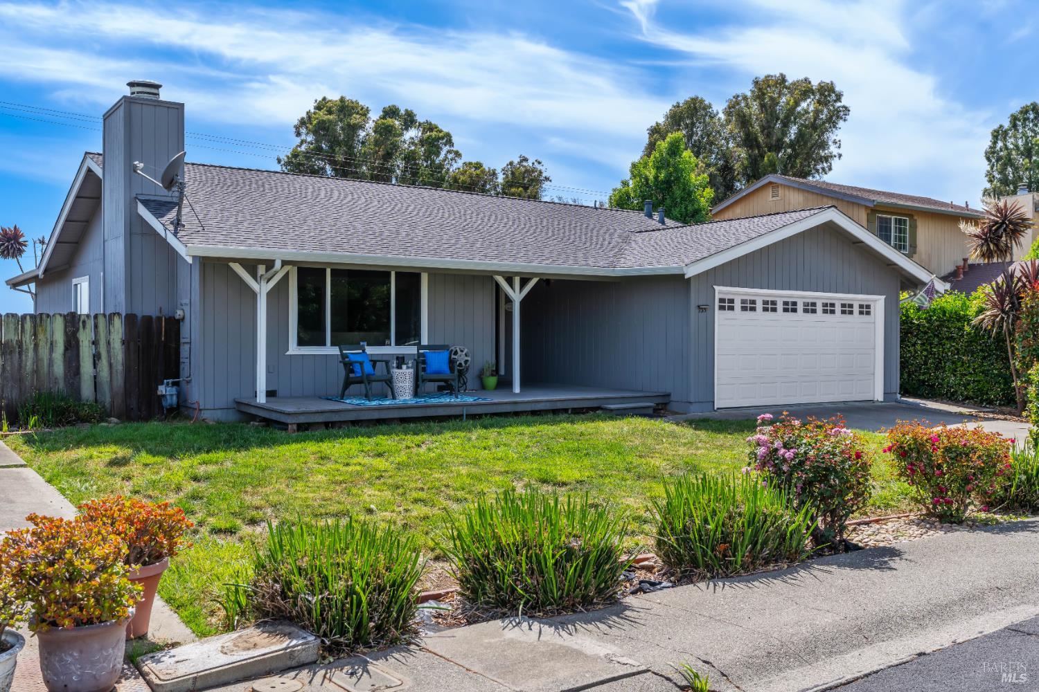 Detail Gallery Image 1 of 43 For 733 Whispering Bay Ln, Suisun City,  CA 94585 - 4 Beds | 2 Baths