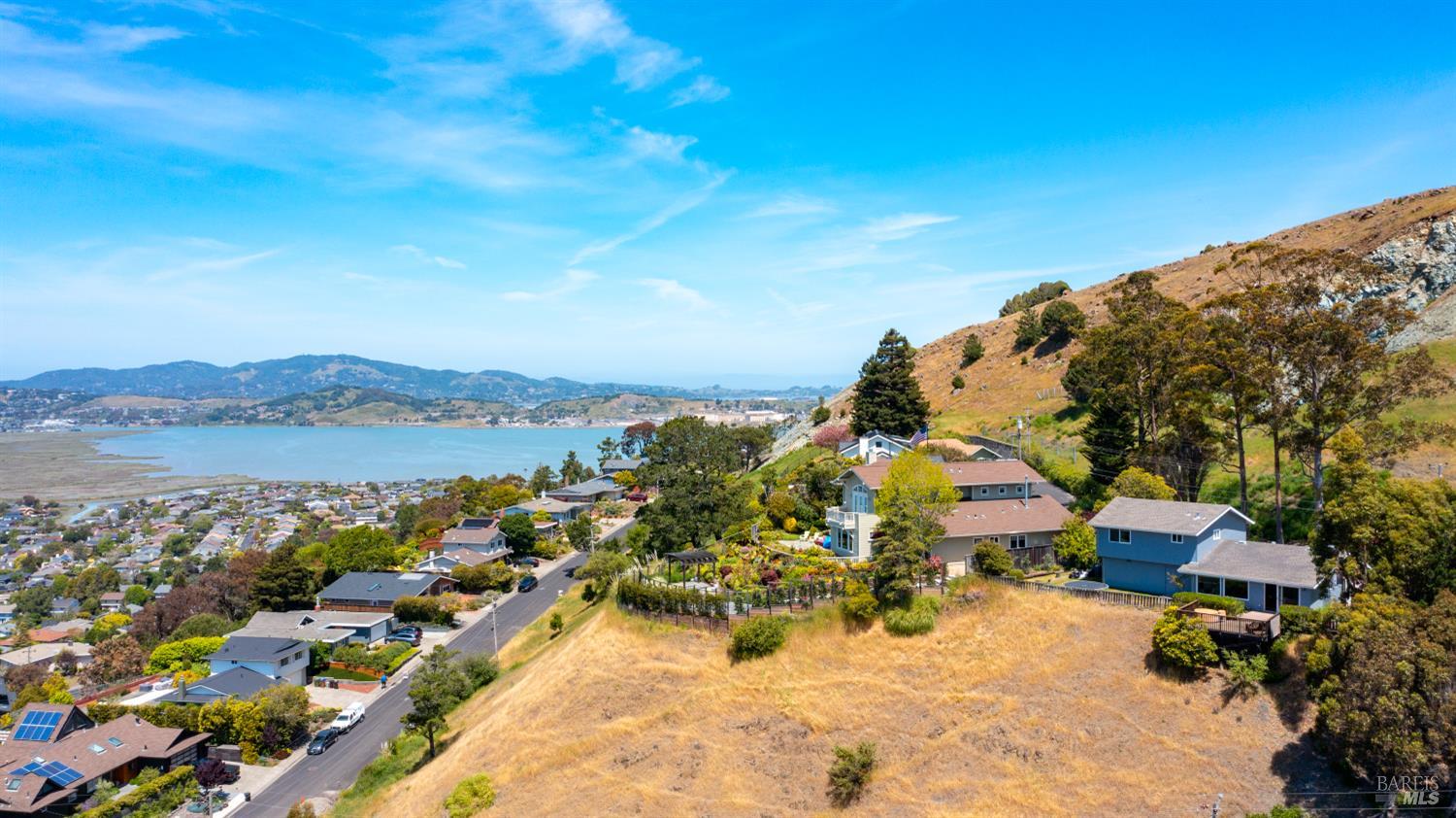 Detail Gallery Image 35 of 39 For 9 Endeavor Cv, Corte Madera,  CA 94925 - 3 Beds | 2/1 Baths