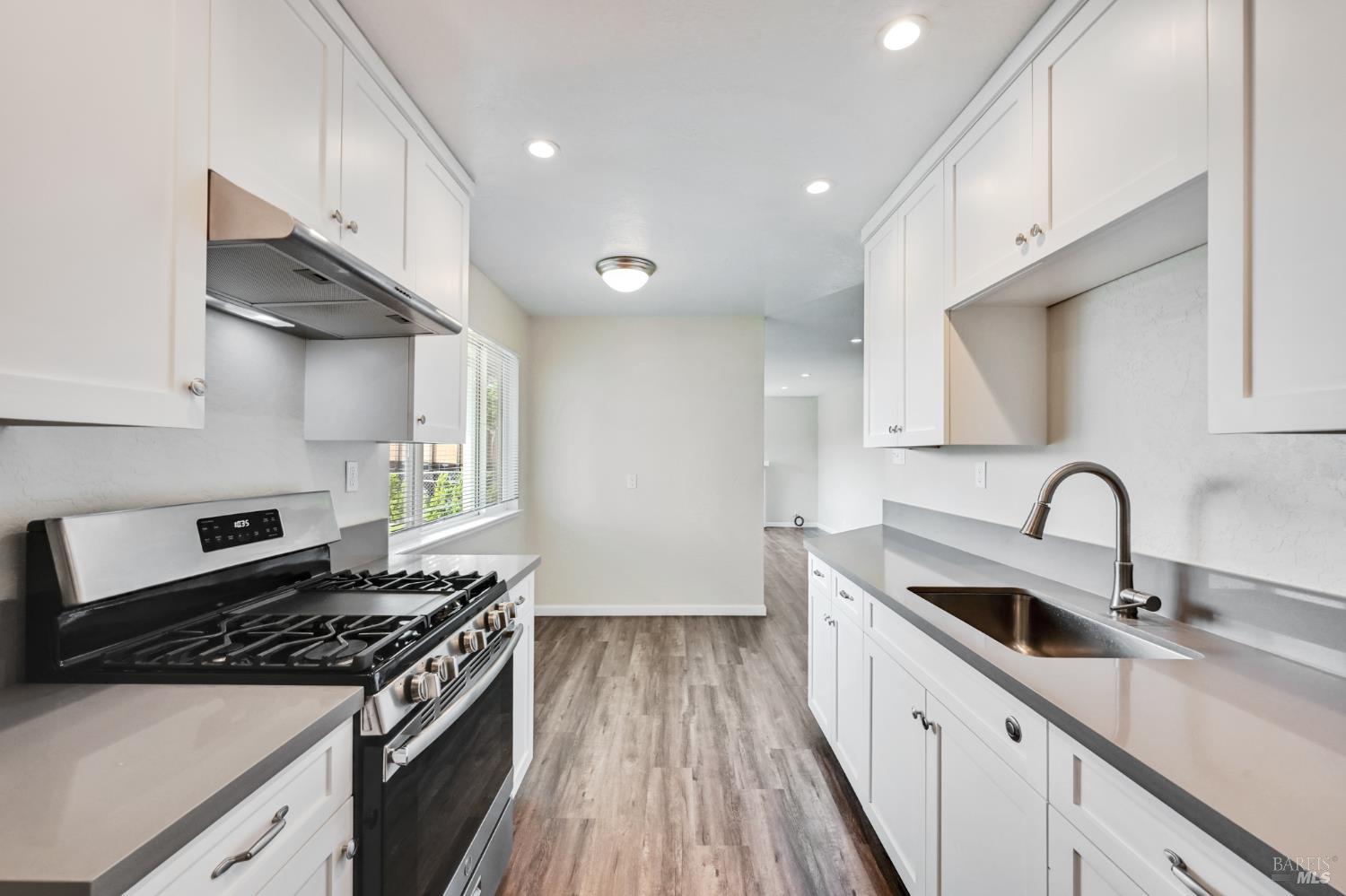 Detail Gallery Image 11 of 30 For 1313 Mcneil Ave, Petaluma,  CA 94954 - 3 Beds | 1 Baths