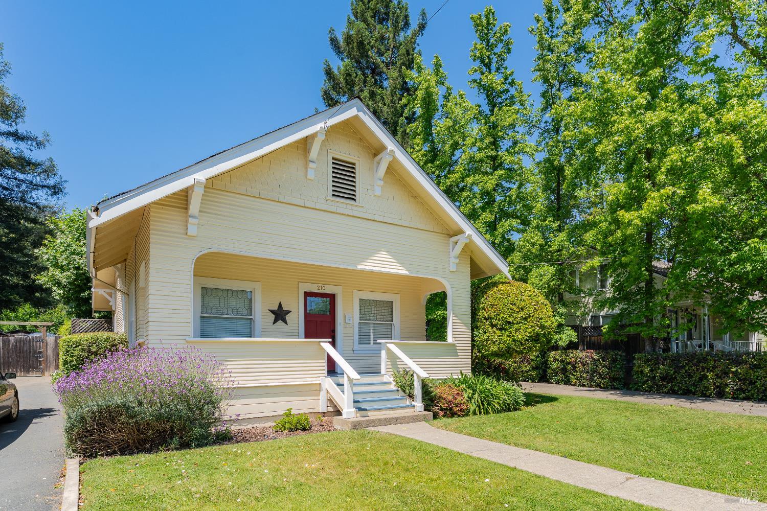 Detail Gallery Image 1 of 1 For 210 Thompson St, Ukiah,  CA 95482 - 3 Beds | 2 Baths