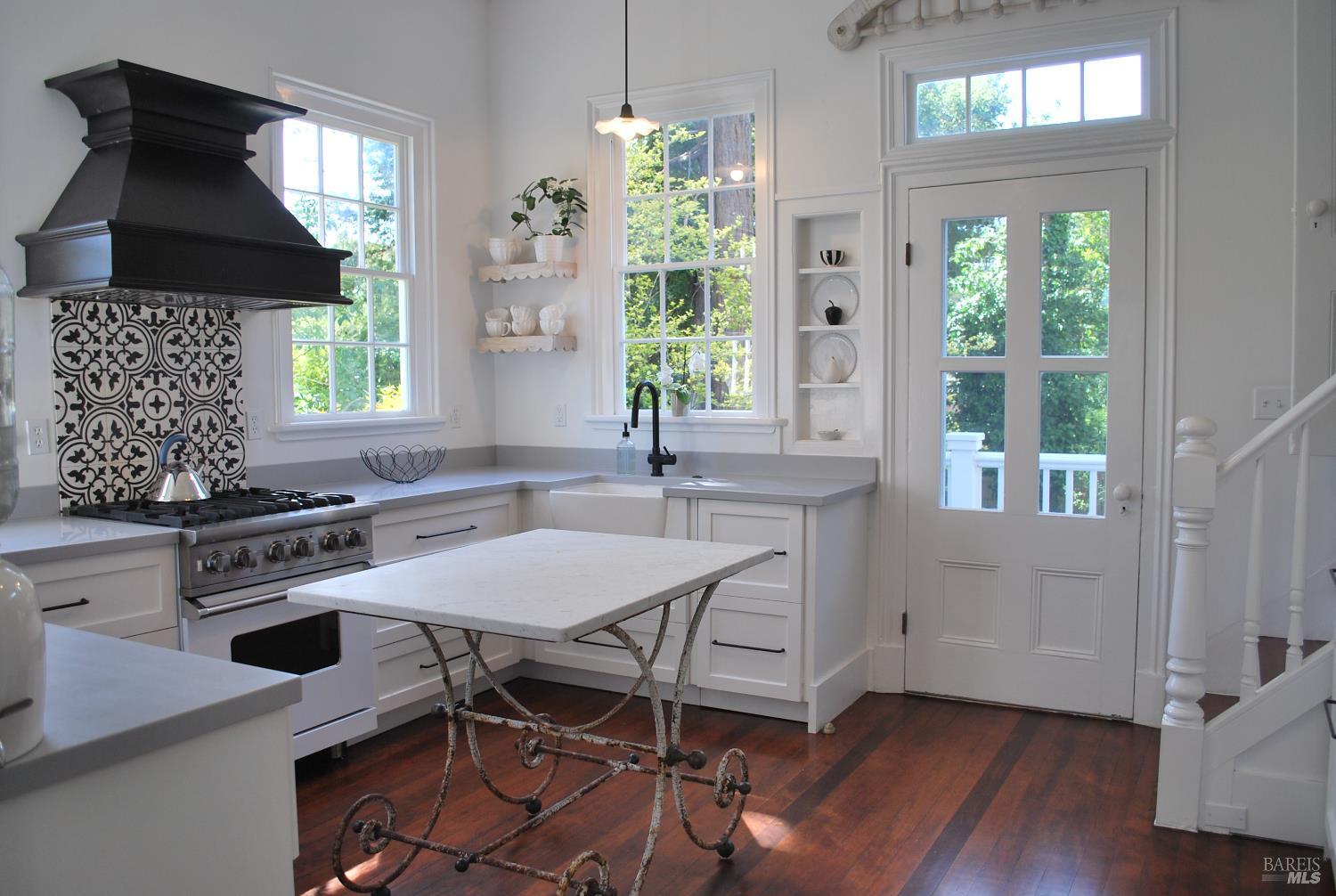 Detail Gallery Image 14 of 50 For 1801 Bodega Ave, Petaluma,  CA 94952 - 5 Beds | 2/1 Baths