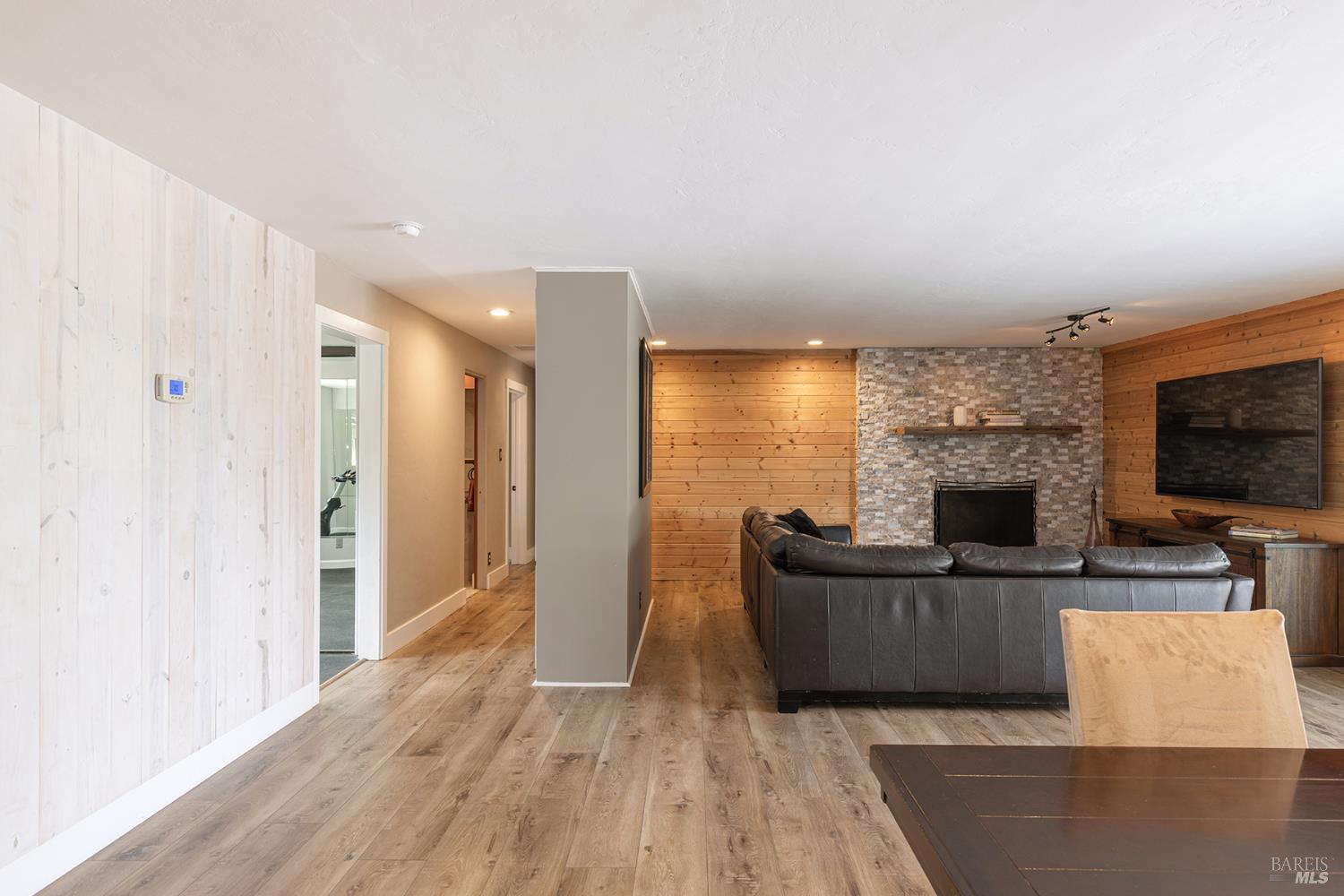 Detail Gallery Image 13 of 64 For 10505 Cherry Ridge Rd, Sebastopol,  CA 95472 - 3 Beds | 3/1 Baths