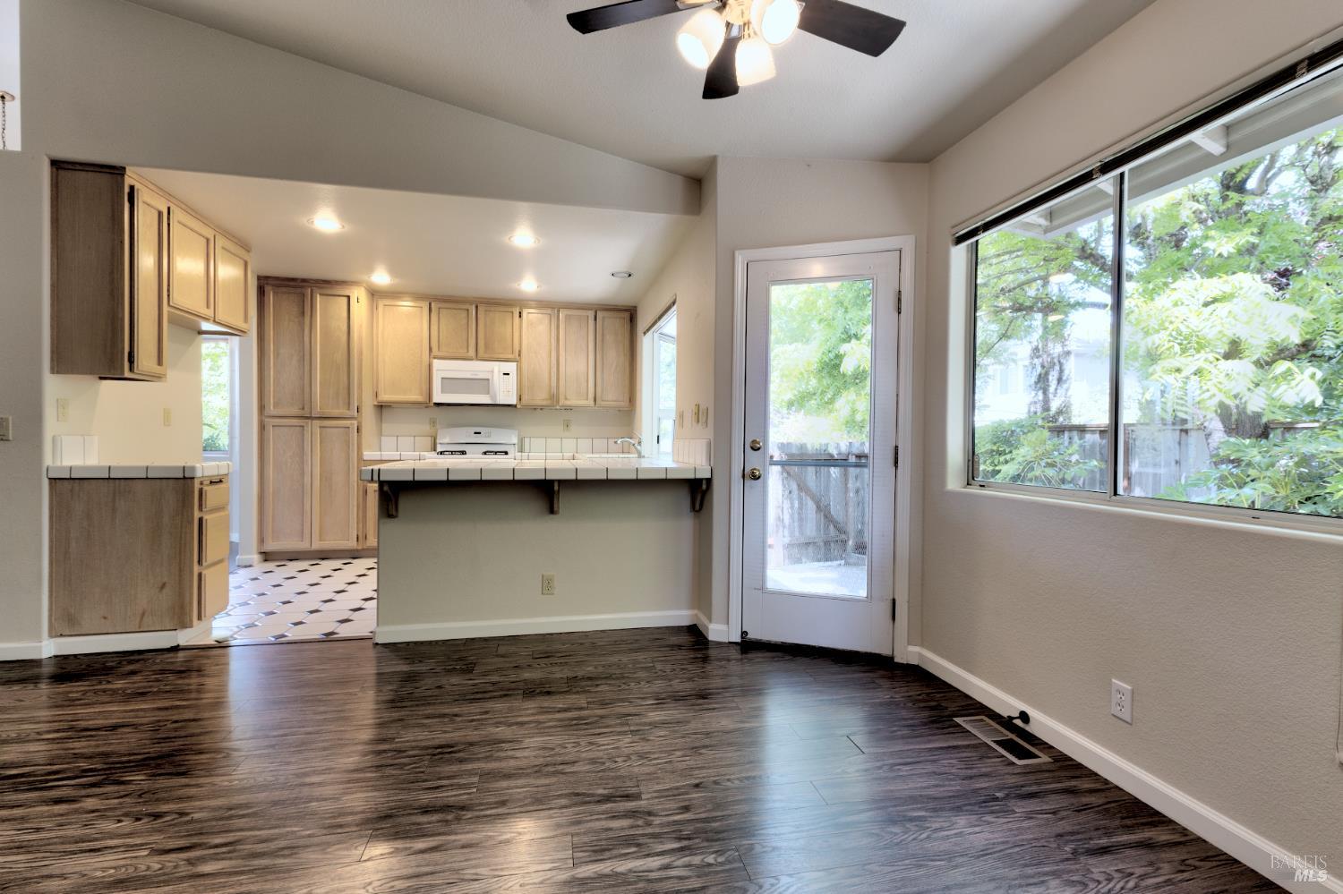 Detail Gallery Image 19 of 40 For 2269 Dancing Penny Way, Santa Rosa,  CA 95403 - 3 Beds | 2 Baths