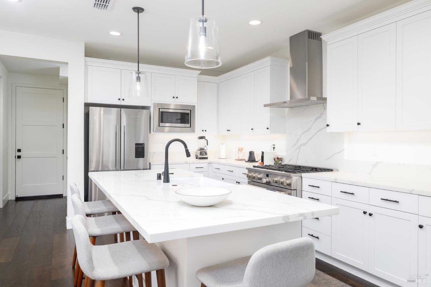Detail Gallery Image 8 of 32 For 103 Chiquita Rd, Healdsburg,  CA 95448 - 3 Beds | 2/1 Baths