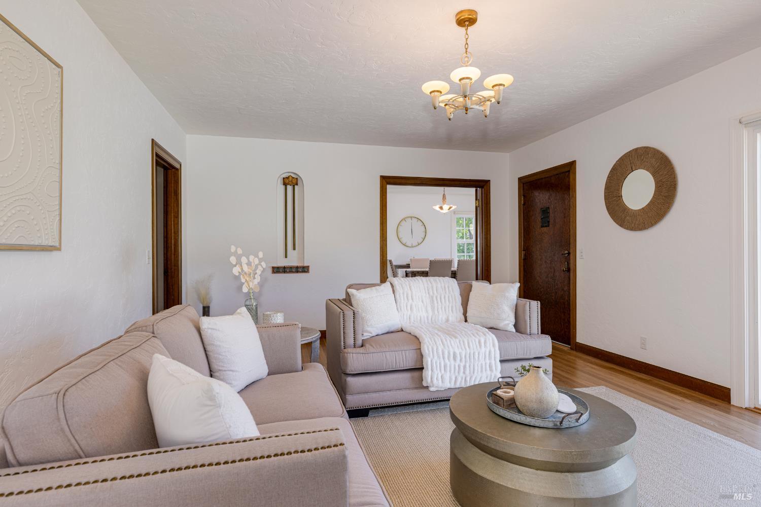 Detail Gallery Image 4 of 52 For 31 Laurel Ave, Petaluma,  CA 94952 - 2 Beds | 1/1 Baths
