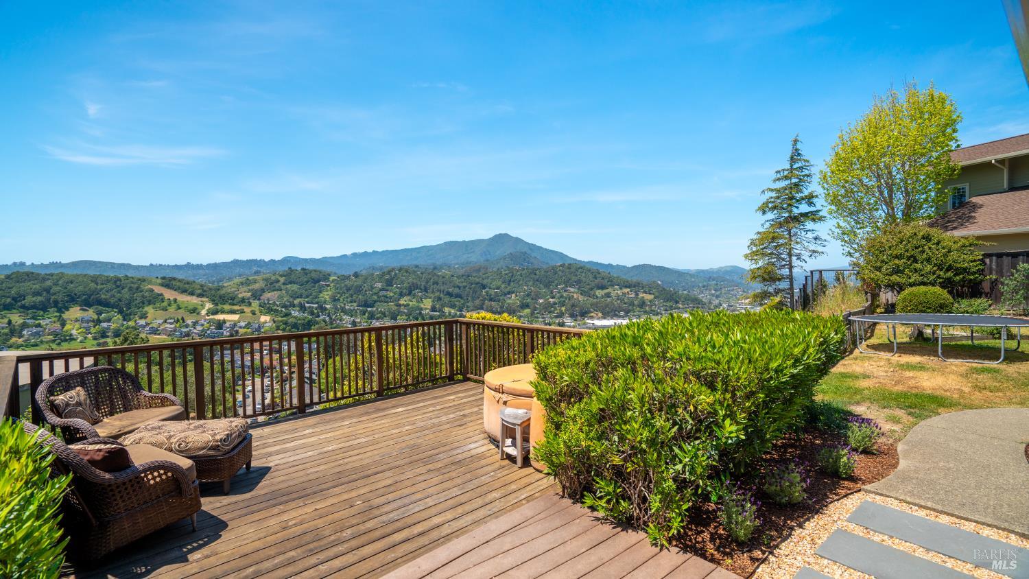 Detail Gallery Image 25 of 39 For 9 Endeavor Cv, Corte Madera,  CA 94925 - 3 Beds | 2/1 Baths