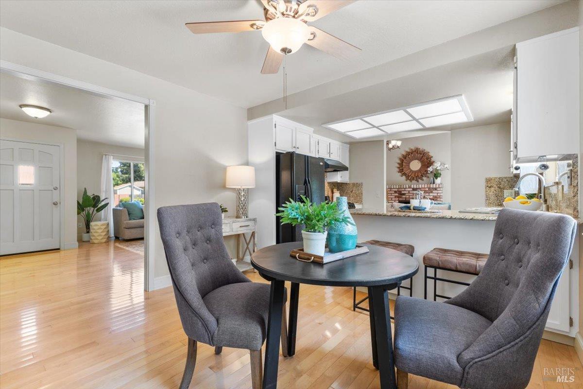 Detail Gallery Image 14 of 52 For 160 Moll Dr, Windsor,  CA 95492 - 3 Beds | 2 Baths