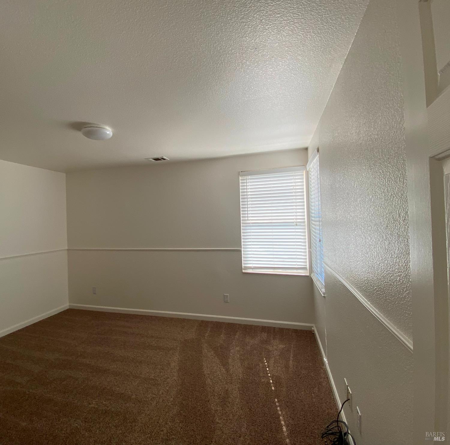 Detail Gallery Image 4 of 14 For 566 Versailles Ln, Fairfield,  CA 94534 - 3 Beds | 2/1 Baths