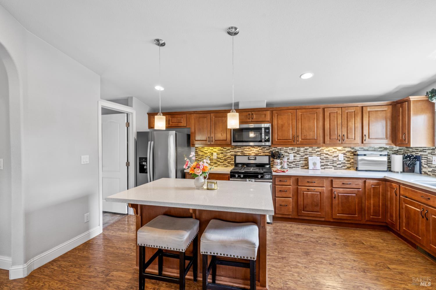 Detail Gallery Image 14 of 51 For 25 Walnut Cir, Rohnert Park,  CA 94928 - 3 Beds | 2 Baths