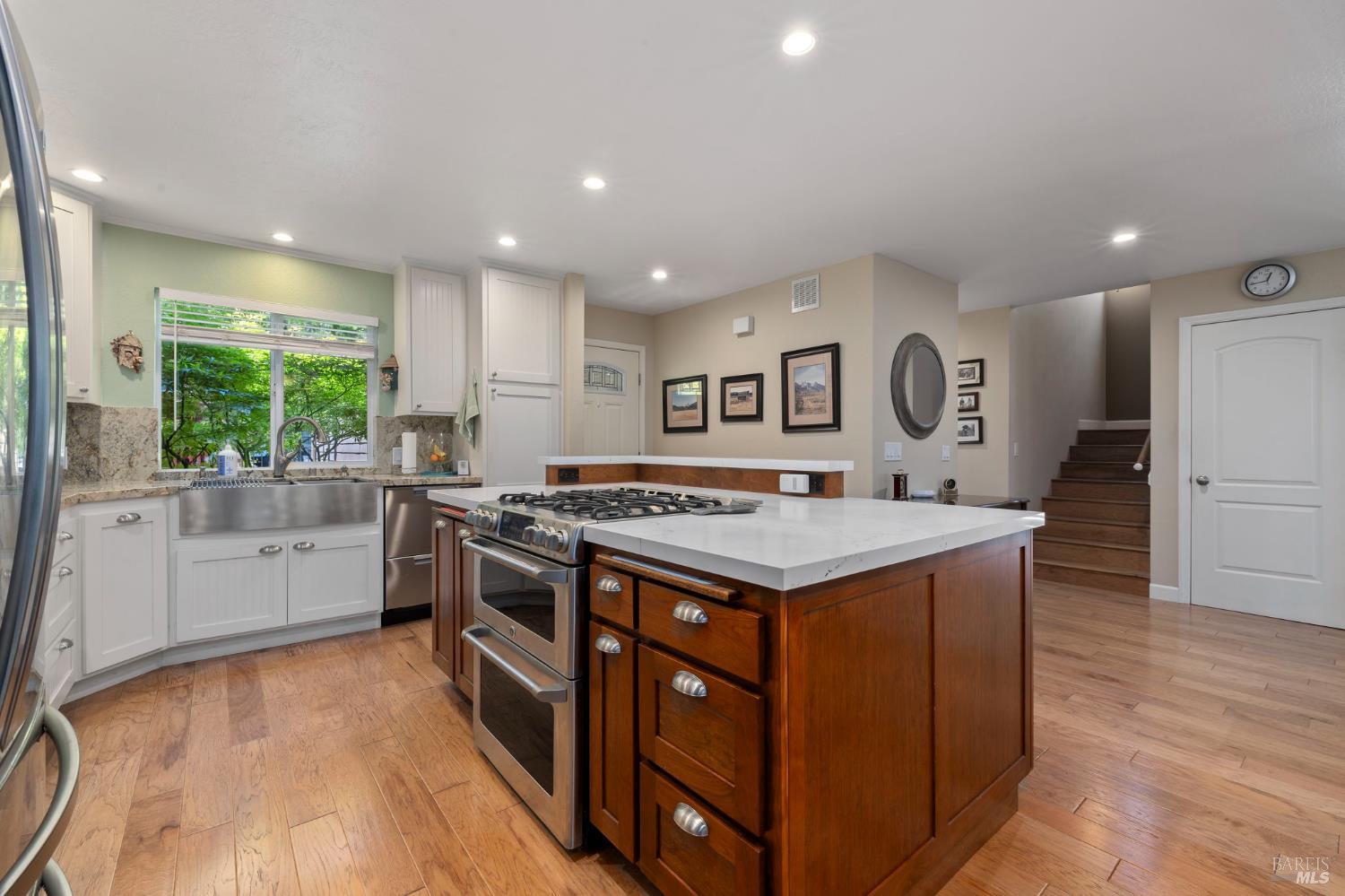 Detail Gallery Image 13 of 36 For 3376 Parker Hill Rd, Santa Rosa,  CA 95404 - 3 Beds | 3 Baths