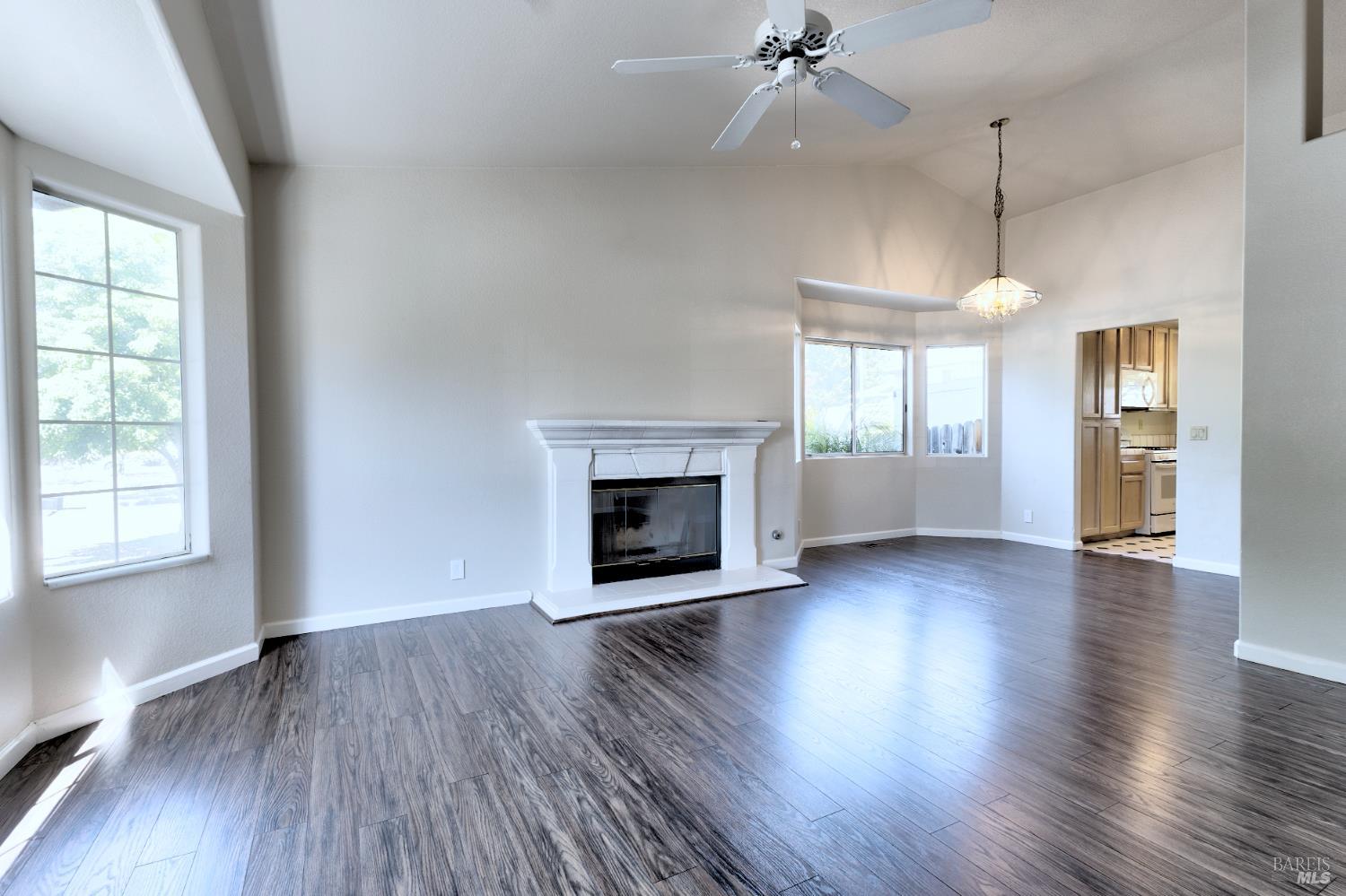 Detail Gallery Image 13 of 40 For 2269 Dancing Penny Way, Santa Rosa,  CA 95403 - 3 Beds | 2 Baths