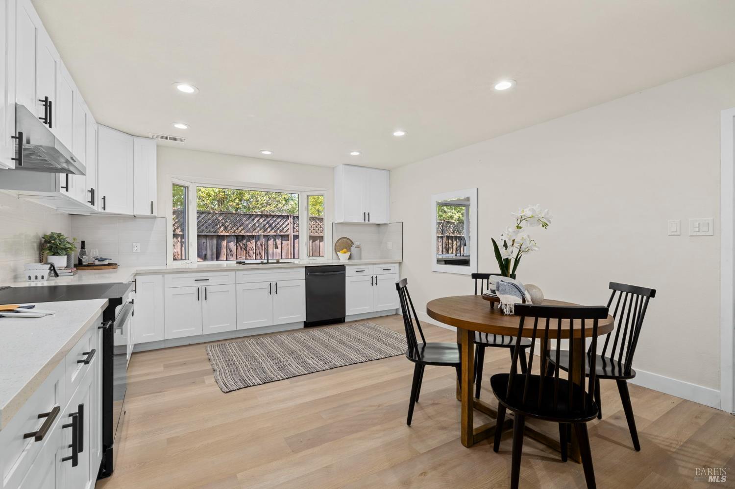 Detail Gallery Image 9 of 47 For 1007 Harold Ln, Healdsburg,  CA 95448 - 4 Beds | 2 Baths