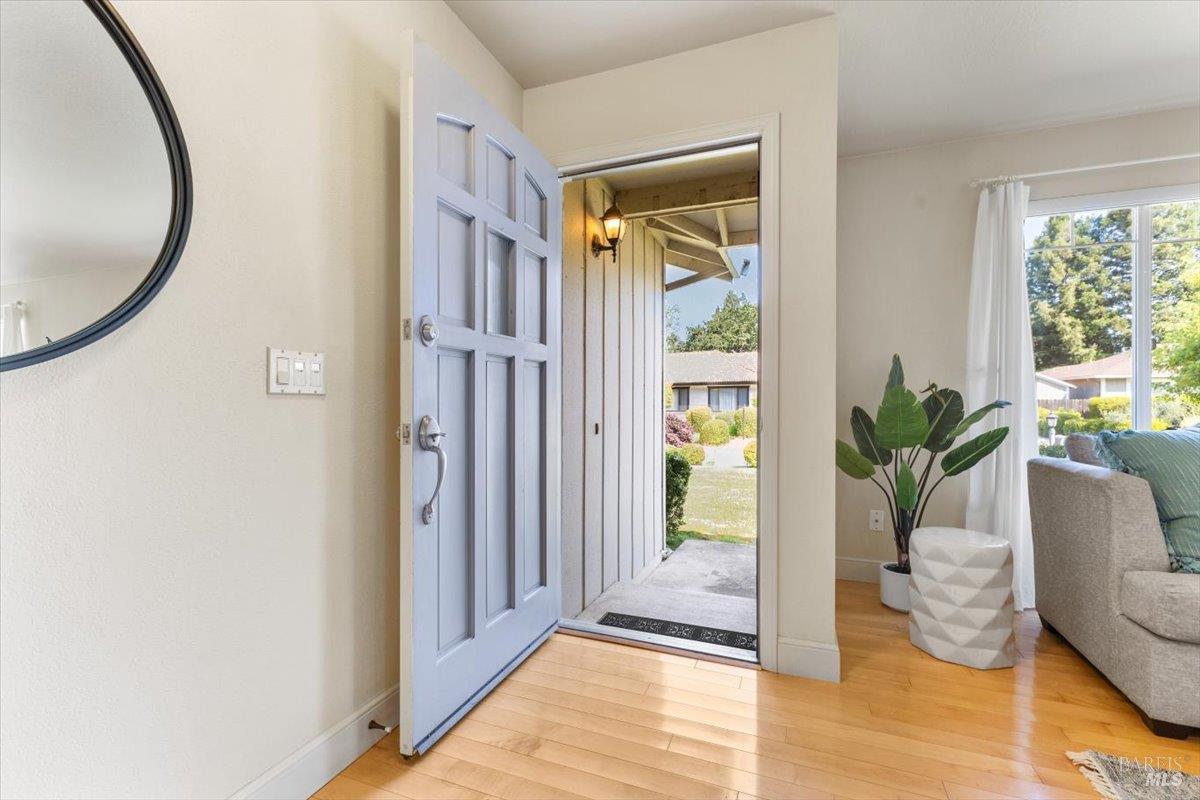 Detail Gallery Image 9 of 52 For 160 Moll Dr, Windsor,  CA 95492 - 3 Beds | 2 Baths