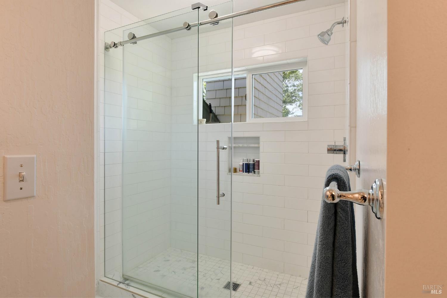 Detail Gallery Image 12 of 27 For 12 Greenfield Ct, Mill Valley,  CA 94941 - 4 Beds | 3/1 Baths