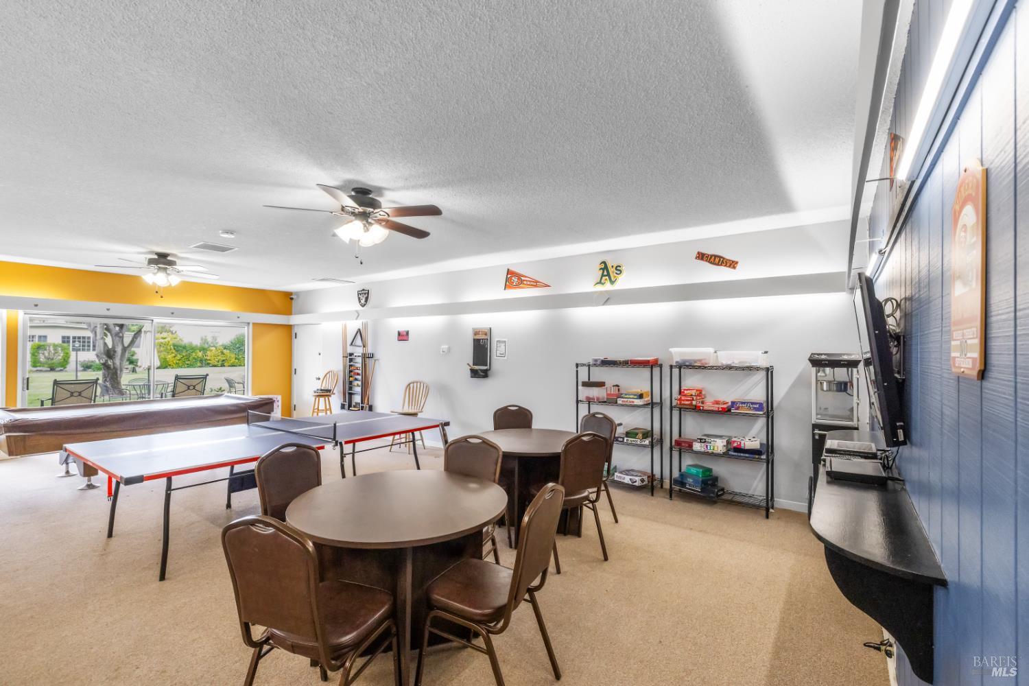 Detail Gallery Image 48 of 51 For 25 Walnut Cir, Rohnert Park,  CA 94928 - 3 Beds | 2 Baths
