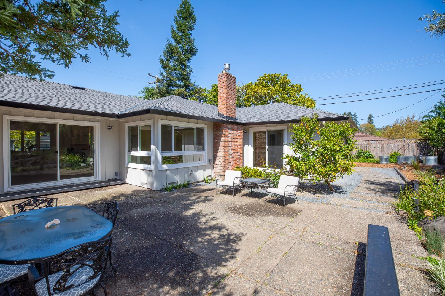 Detail Gallery Image 33 of 56 For 2055 Stonewood Dr, Santa Rosa,  CA 95404 - 3 Beds | 2 Baths