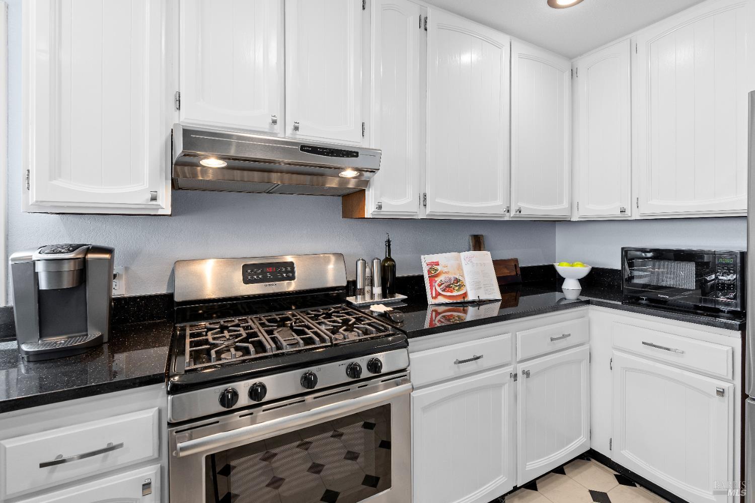Detail Gallery Image 14 of 43 For 733 Whispering Bay Ln, Suisun City,  CA 94585 - 4 Beds | 2 Baths