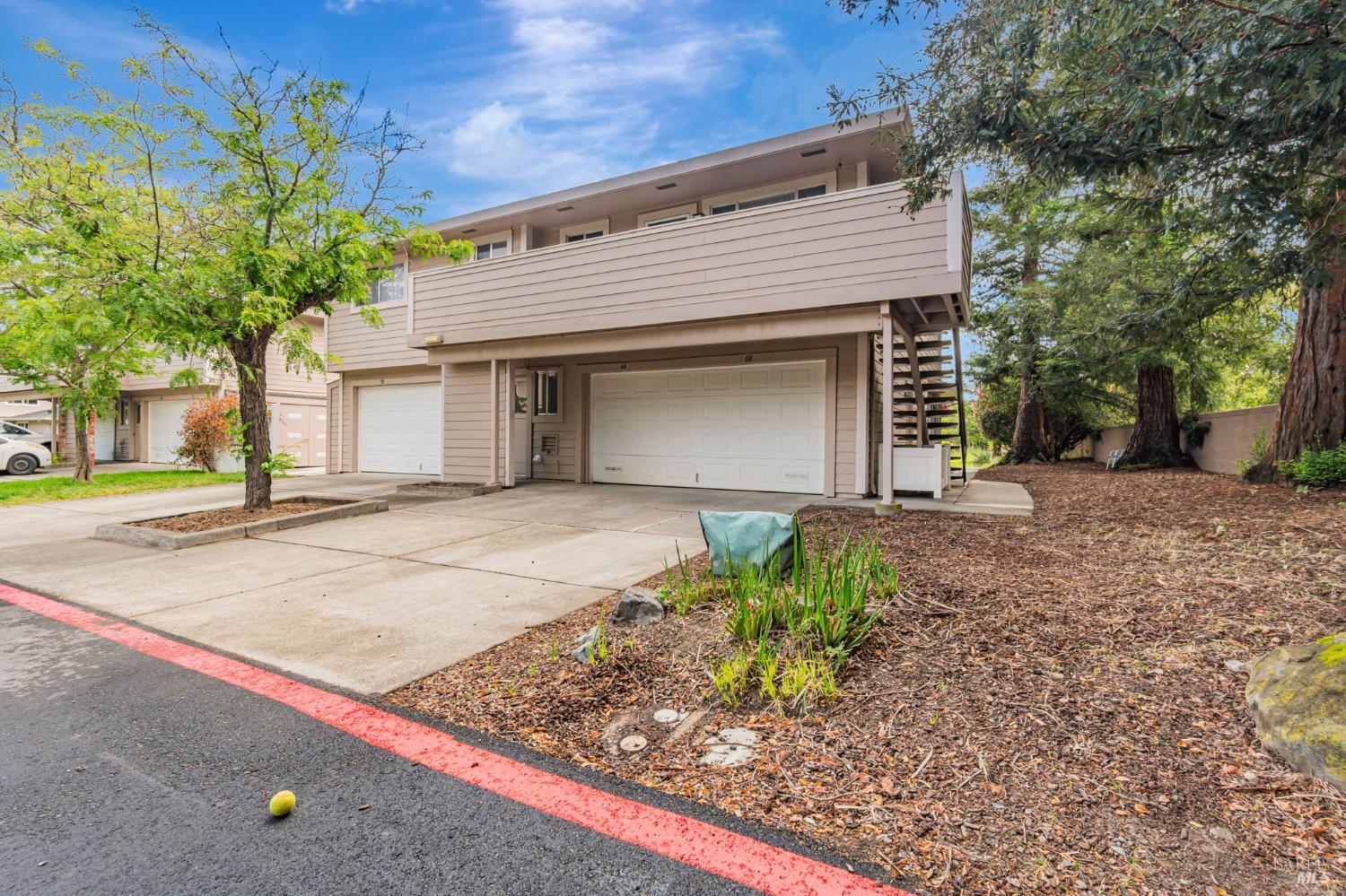 Detail Gallery Image 2 of 31 For 64 Los Padres Cir, Novato,  CA 94947 - 2 Beds | 1 Baths