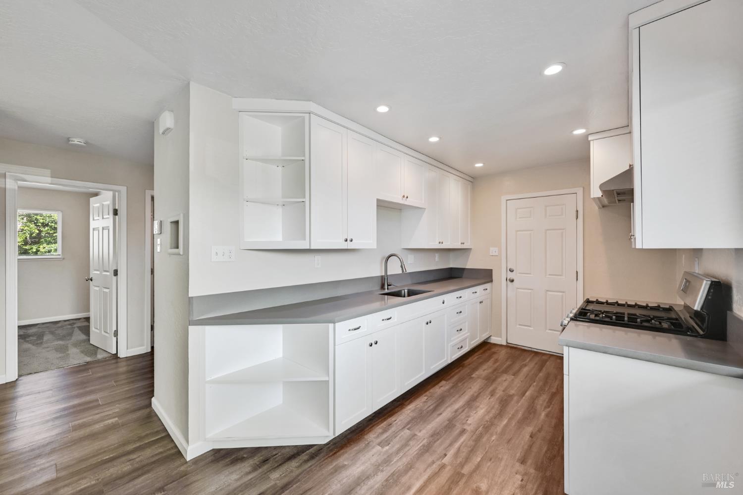 Detail Gallery Image 9 of 30 For 1313 Mcneil Ave, Petaluma,  CA 94954 - 3 Beds | 1 Baths