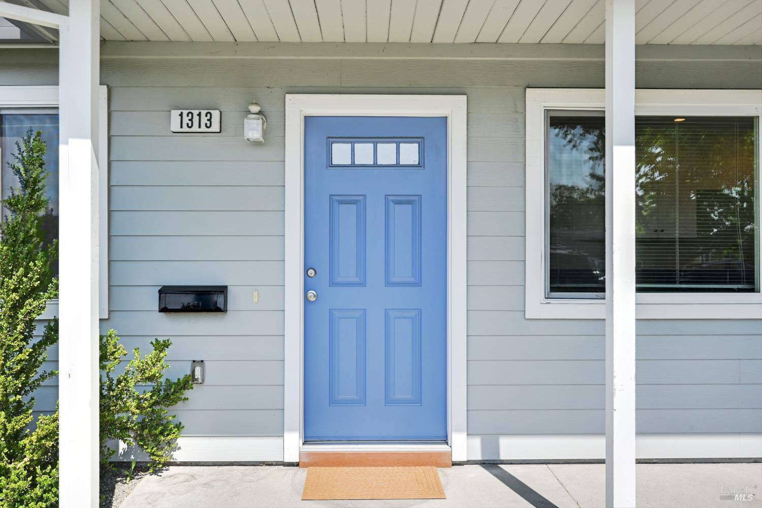 Detail Gallery Image 4 of 30 For 1313 Mcneil Ave, Petaluma,  CA 94954 - 3 Beds | 1 Baths