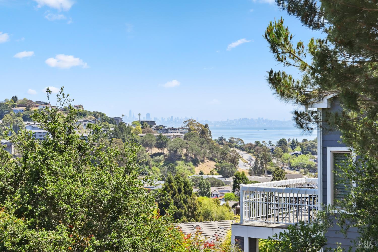 Detail Gallery Image 15 of 65 For 110 Monterey Dr, Tiburon,  CA 94920 - 5 Beds | 4/1 Baths