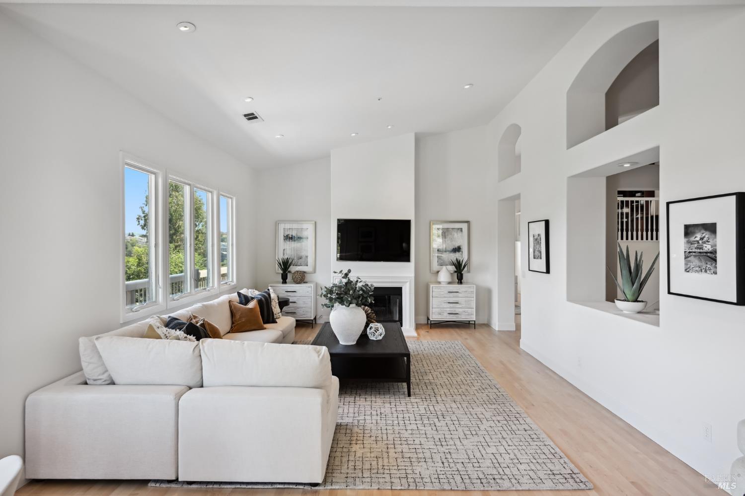 Detail Gallery Image 21 of 65 For 110 Monterey Dr, Tiburon,  CA 94920 - 5 Beds | 4/1 Baths