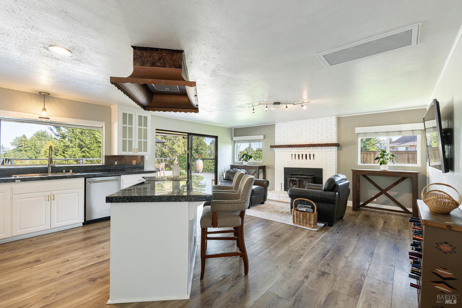 Detail Gallery Image 21 of 64 For 10505 Cherry Ridge Rd, Sebastopol,  CA 95472 - 3 Beds | 3/1 Baths