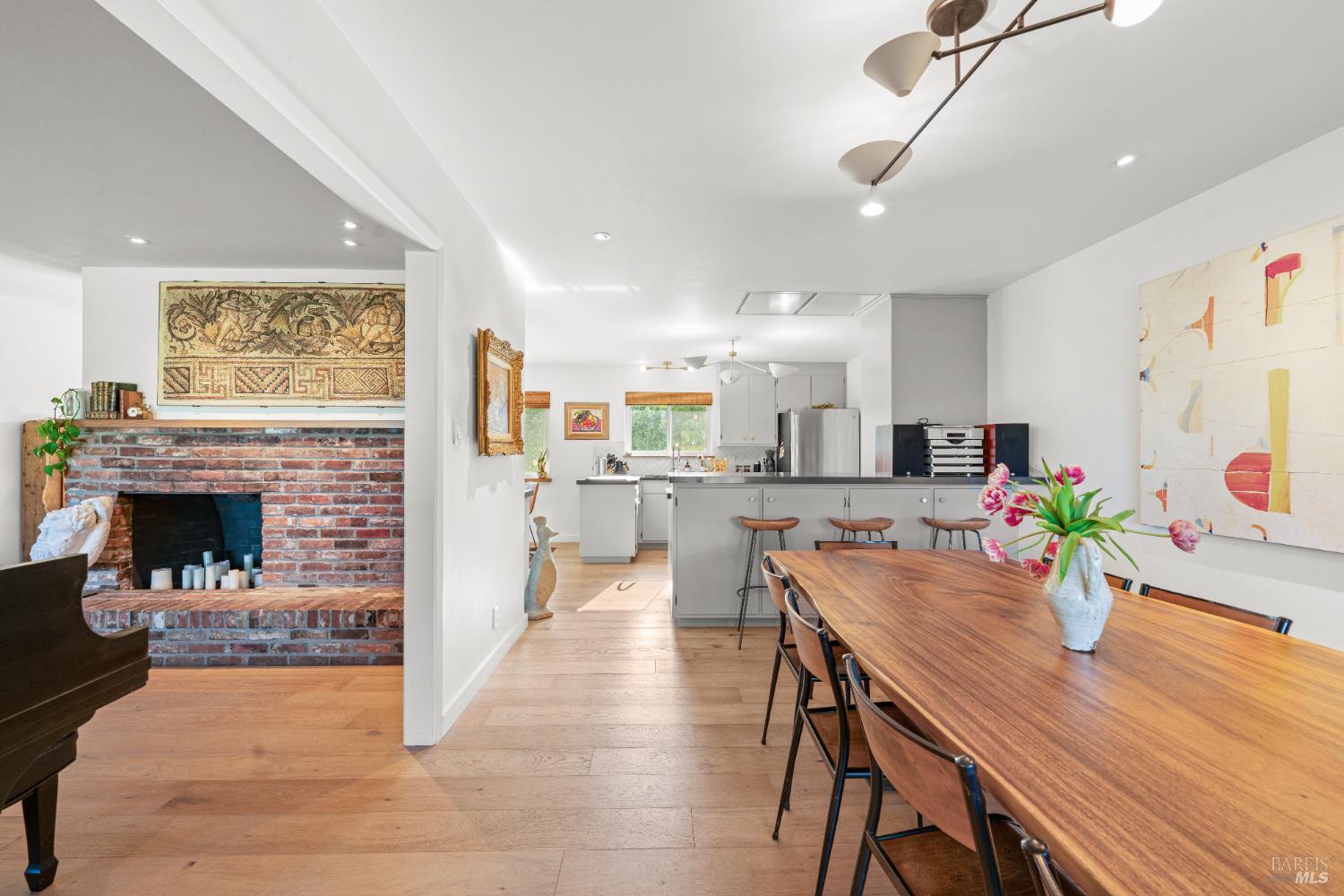 Detail Gallery Image 10 of 30 For 21800 River Rd, Geyserville,  CA 95441 - 3 Beds | 2 Baths