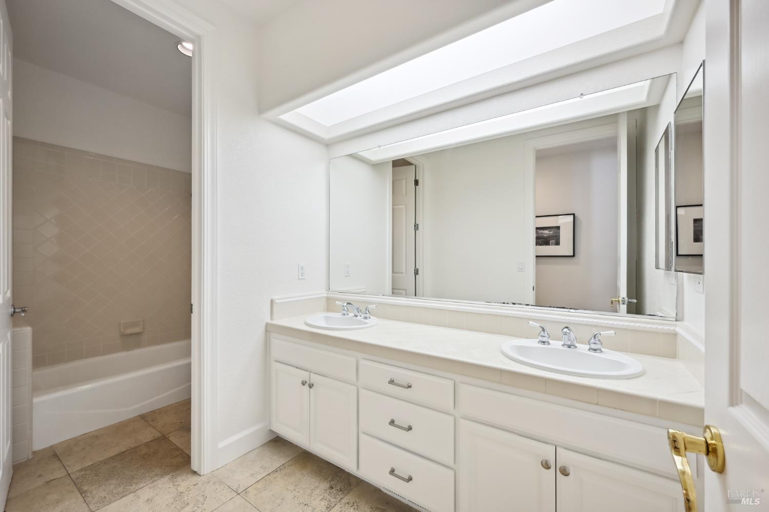 Detail Gallery Image 40 of 65 For 110 Monterey Dr, Tiburon,  CA 94920 - 5 Beds | 4/1 Baths