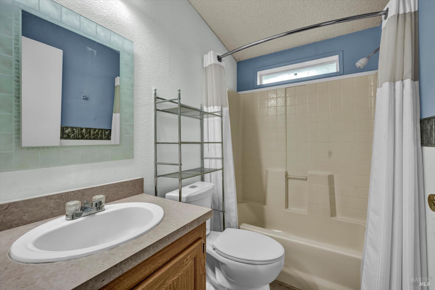 Detail Gallery Image 16 of 46 For 4538 Hill Rd, Lakeport,  CA 95453 - 2 Beds | 2 Baths